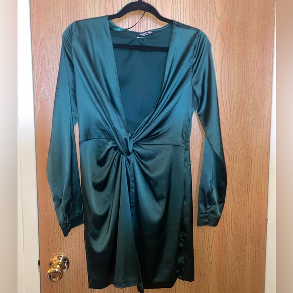 Dark Green Satin Fashion Nova dress. - Picture 1 of 4